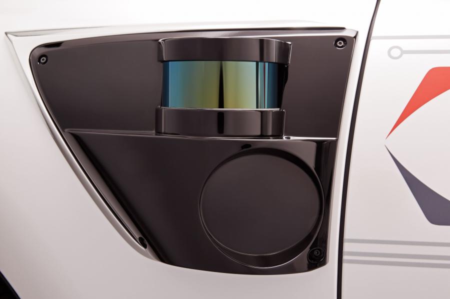 Детали экстерьера Lexus LS500h TRI-P4 Research Vehicle 2019 года  (фото 8 из 19)